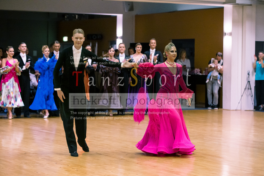 20250906_LM_By_HGR-S-Std_7093 | Tanzsportbilder, Standardtanz, Lateintanz, WDSF, DTV, LTVB, dancecomp, goc, hessen tanzt, blaues band der spree, walzer, tango, wiener walzer, slowfox, quickstepp, samba, rumba, cha-cha-cha, paso doble. jive, hd-kroft photography, turniertanzsport