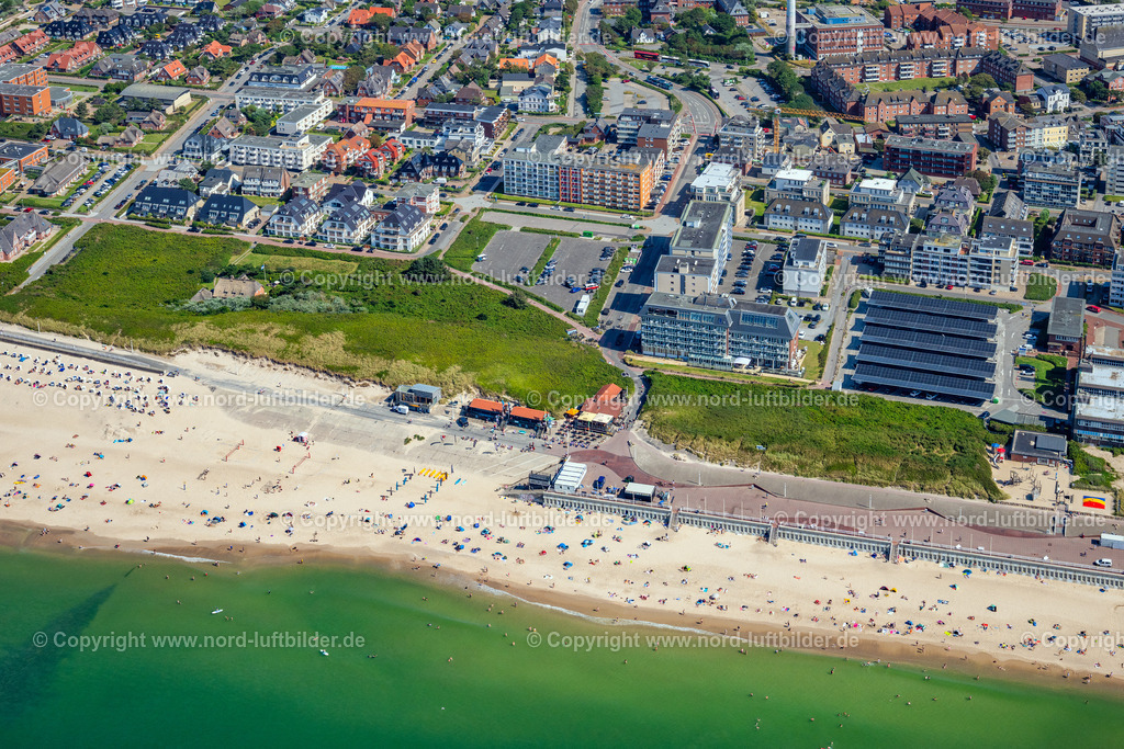 Sylt_Westerland_Surfstrand_Surfschule_ELS_0150130825 | SYLT 13.08.2025 Küsten- Landschaft am Sandstrand und Tetrapoden Küstenschutz im Ortsteil Westerland in Sylt auf der Insel Sylt im Bundesland Schleswig-Holstein, Deutschland. // Coastline on the sandy beach of Tetrapoden Kuestenschutz in the district Westerland in Sylt on Island Sylt in the state Schleswig-Holstein, Germany. Foto: Martin Elsen