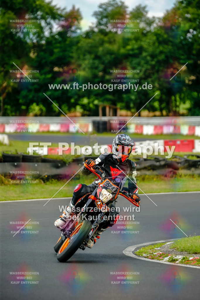 VBK-5013 | Hier findet Ihr Bilder von Touristenfahrten auf der Nürburgring Nordschleife oder von anderen Veranstaltungen die ich besucht habe. Viel Spass beim Durch Schauen 