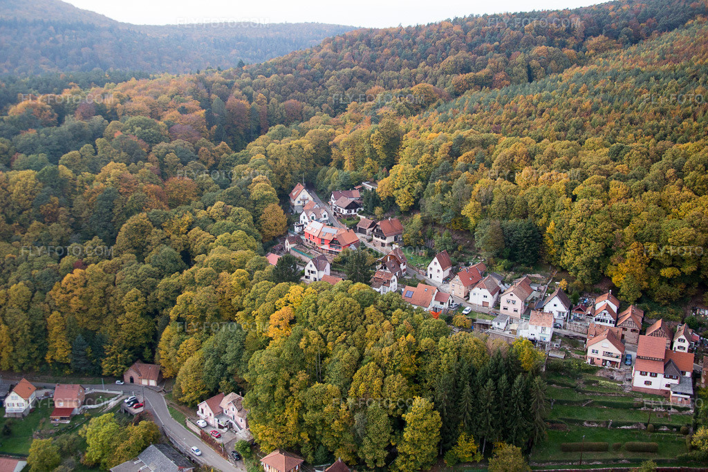 Aerial view: View of the town in Oberbronn in the state Bas-Rhin, France.Photo: IMG_084778.jpg taken on 10/24/2015 by Werner Riehm/FLY-FOTO.comResolution of the original: 5472 x 3648 px