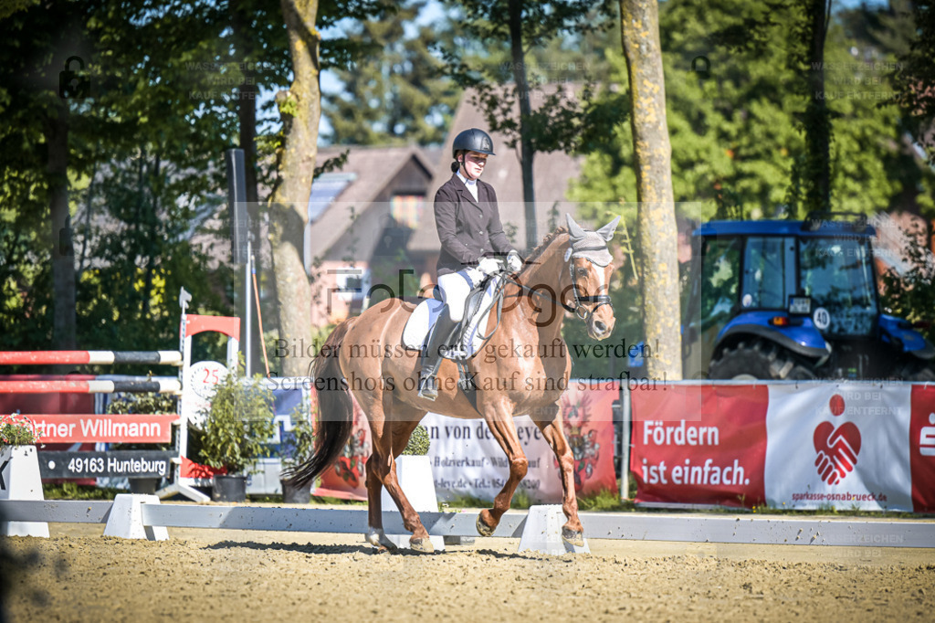 DOS_6858 | Entdecke hochwertige Reitturnierfotos von Foto Oger. Professionell, emotional und authentisch – jetzt Lieblingsmomente im Shop bestellen. - Realisiert mit Pictrs.com