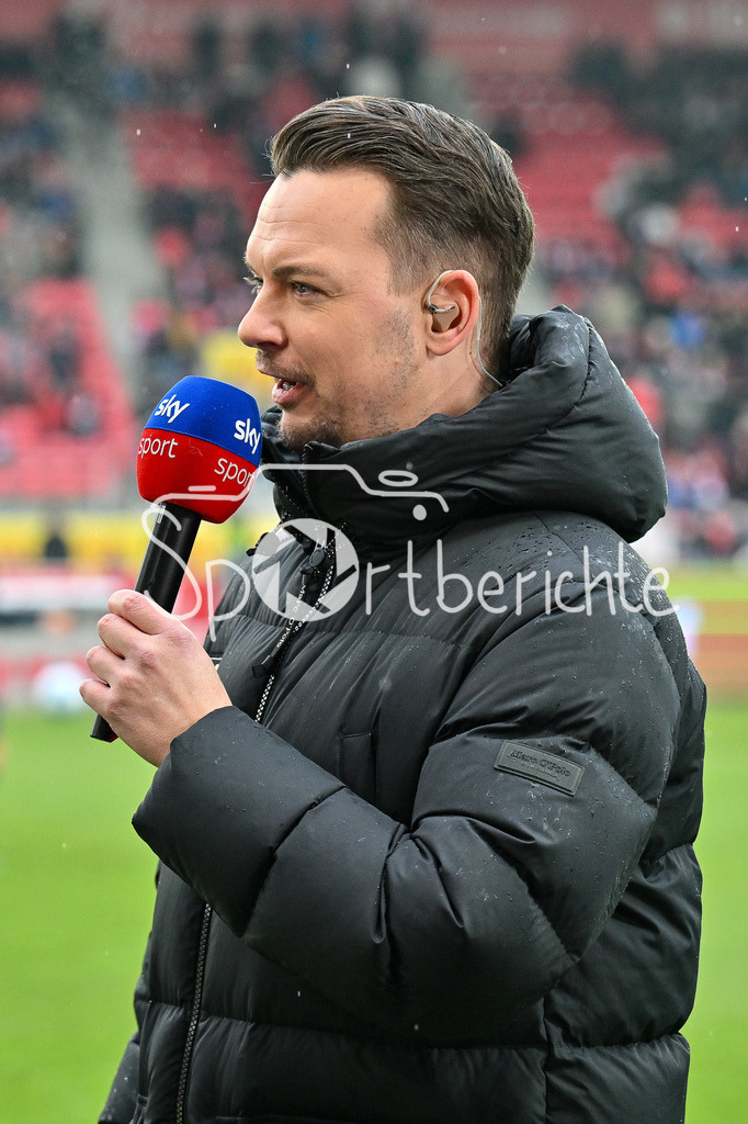 SSV Jahn Regensburg - 1. FC Köln | Im Bild SKY Moderator Florian PLETTENBERG / Freisteller / Einzelfoto / 2. Bundesliga: SSV Jahn Regensburg - 1. FC Koen, Jahnstadion am 08.12.2024
