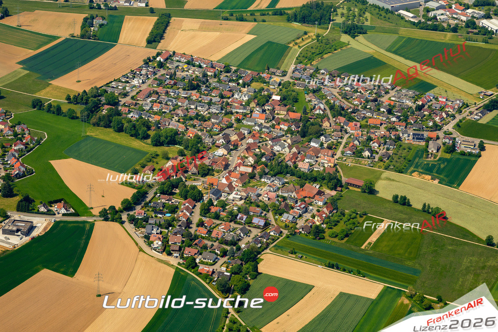 Das Luftbild zeigt Heiningen Backnang - Die Luftaufnahme wurde 2023 vom UL-Flugzeug aus erstellt ( keine Drohne ) - Hochauflösende Luftaufnahme - Für grossformatige Ausdrucke geeignet. Die Geschenkidee !Mit Lizenz und Bildrechte bestellbar