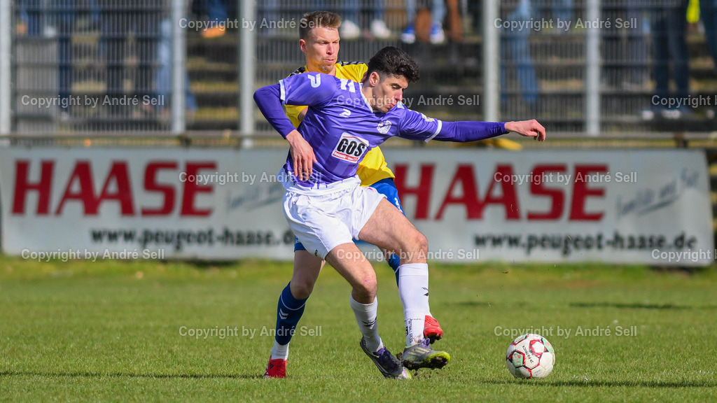 VfR Neumünster vs SV Todesfelde | Ilir Serifi (VfR #10) vs Janek Sternberg (Todesfelde #37) / Fußball-Oberliga Männer 2025/2026 / VfR Neumünster vs SV Todesfelde / VfR Stadion / Neumünster / 15.03.26 - Realisiert mit Pictrs.com