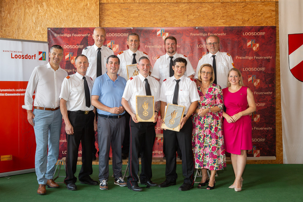 Geehrtengruppe_008 | Festakt FF-LOOSDORF - GRUPPENFOTO der ausgezeichneten HELFER bzw. Organisationen - DANKE für Hilfsleistungen und Unterstützungen bei der Hochwasserkatastrophe in Loosdorf im September 2024