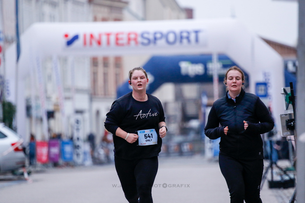 AW_20231231awmac9100 | WELS, 31.12.2023, Sparkasse Silvesterlauf Wels 2023 , Image shows: Photo: WAPICS / Andreas Willdoner