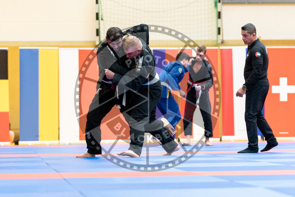 20231118PBB11692 | Fighters compete during the AJP Tour 600 Frankfurt Championship in Frankfurt/Main, Germany, on November 18, 2023.