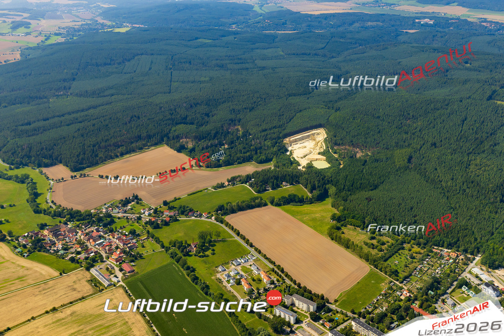 Klassische Luftaufnahme ohne Drohne zeigt:Schwarza bei Blankenhain - Die Luftbildaufnahme wurde 2025 vom UL-Flugzeug heraus erstellt ( keine Drohnenaufnahme ) - Hochauflösende Luftaufnahme -Nicht vergleichbar mit Google Maps oder Satelittenbilder- Die Geschenkidee !Mit Lizenz und Bildrechte bestellbar