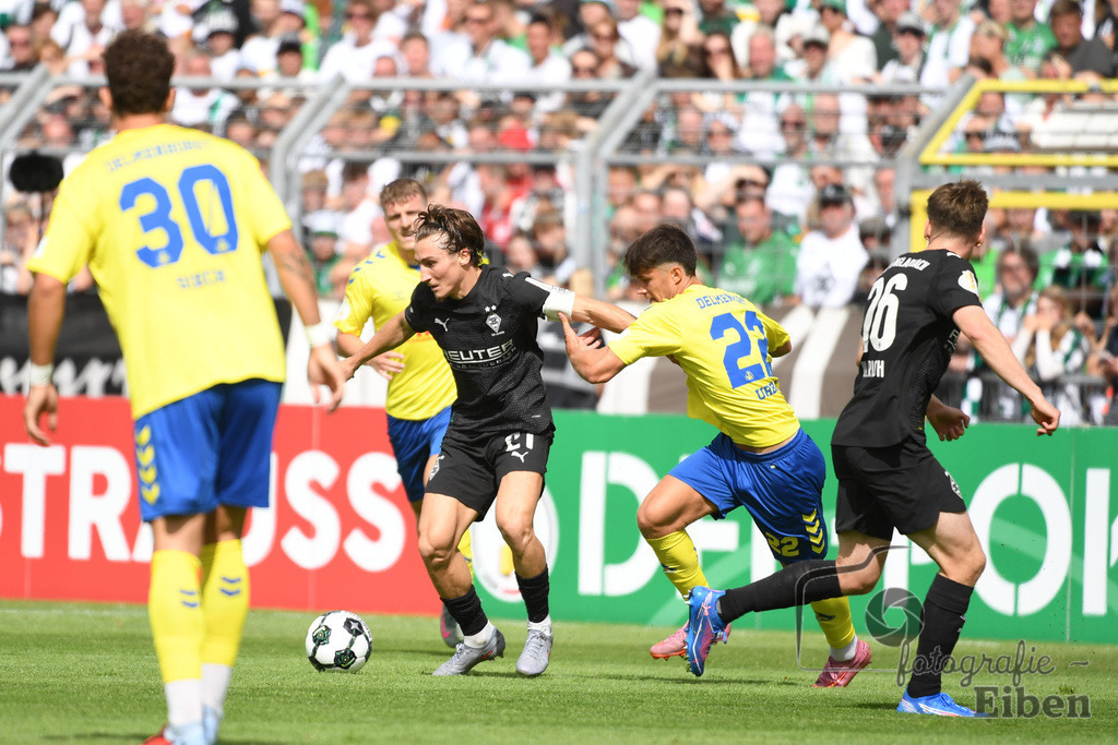SV Atlas-Delmenhorst-Borussia Mönchengladbach | DFB-Pokal 1. Runde;SV Atlas Delmenhorst (gelb)-Borussia Mönchengladbach (schwarz) am 17.08.2025 in Oldenburg (Marschweg-Stadion), Photo: Philip Eiben 2025 - Realisiert mit Pictrs.com