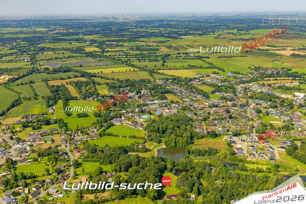Schrägluftbild  Pahlhude  Pahlen - Das Luftbild wurde 2025 vom UL-Flugzeug heraus erstellt (ohne Drohne- keine Drohnenaufnahme ) - Hochauflösende Luftaufnahme -Nicht vergleichbar mit Google Maps oder Satelittenbilder- Die Geschenkidee !Mit Lizenz und Bildrechte bestellbar