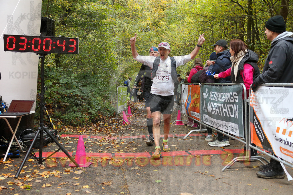 251026_1302_EX1_2303 | Sportfotografie im Rhein-Sieg Kreis, Köln, Bonn, NRW, Rheinland Pfalz, Hessen, etc. Unser Tätigkeitsfeld umfasst den Laufsport vom Volkslauf über den Marathon, Duathlon, Triathon bis zum Ultralauf wie Kölnpfad Ultra oder Schindertrail.