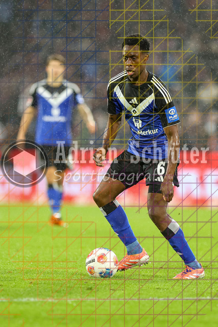 1. FC Köln vs Hamburger SV - 1. Bundesliga  | Köln, Deutschland, 02.11.25:   Albert Sambi Lokonga (Hamburger SV) in Aktion am Ball, Einzelaktion waehrend des Spiels der Bundesliga zwischen  1. FC Köln vs Hamburger SV in der RheinEnergieStadion(Foto von Brauer-Fotoagentur / Adrian Schlueter)