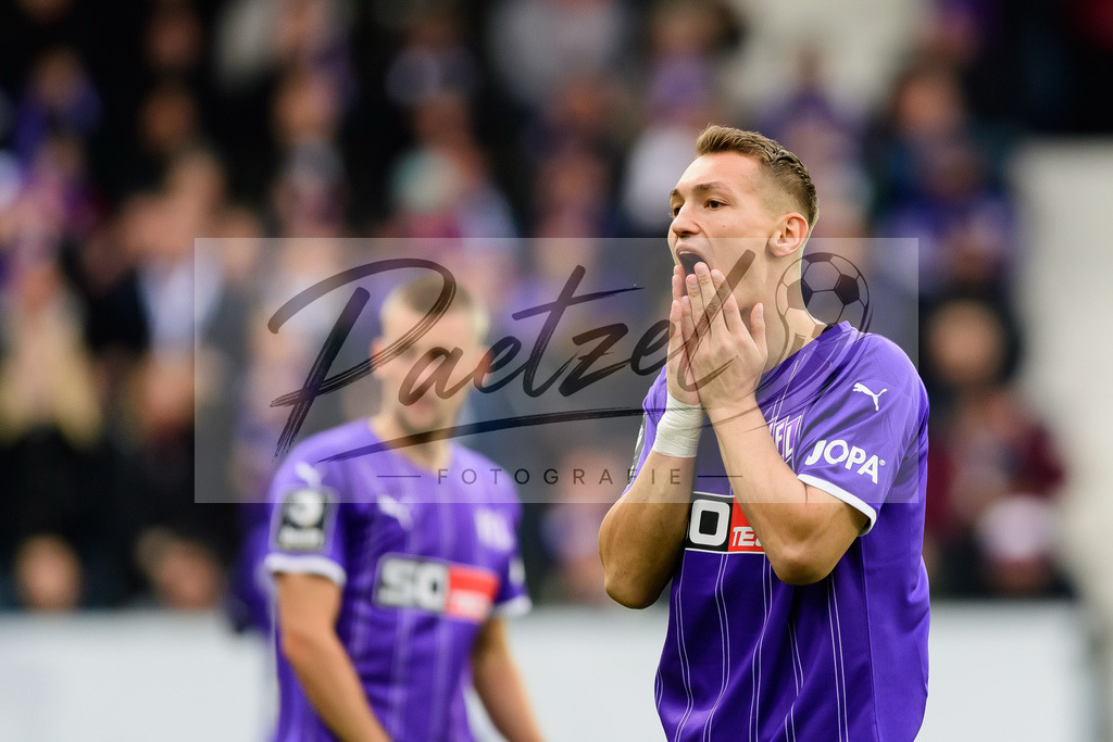 OSNTSV20211106_090 | Fussball, Herren: Sven Koehler (VfL Osnabrueck) enttaeuscht bei dem Spiel der 3. Liga zwischen VfL Osnabrueck und TSV 1860 Muenchen im Stadion an der Bremer Bruecke am 06.11.2021 in Osnanbrueck, Deutschland.DFB / DFL REGULATIONS PROHIBIT ANY USE OF PHOTOGRAPHS AS IMAGE SEQUENCES AND/OR QUASI-VIDEO. - Realisiert mit Pictrs.com