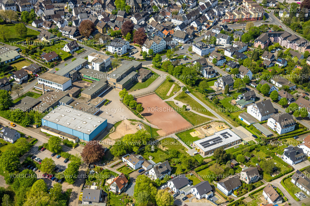 Breckerfeld240504785 | Luftbild, Grundschule Breckerfeld mit Sportplatz und Spielplatz, Wohngebiet Breckerfeld, Ruhrgebiet, Nordrhein-Westfalen, Deutschland