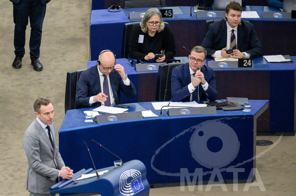 _DWI6311 | Der finnische Ministerpräsident Petteri Orpo hört sich Reden von Europaabgeordneten im Rahmen der Debatte „Das ist Europa“ an in EU Parlement in Straßburg, 13.03.2024 - Realisiert mit Pictrs.com