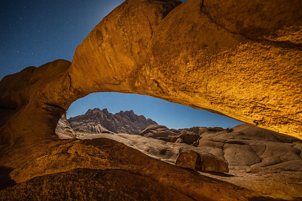 Natural bridge at Spitzkoppe Mountain | Natural bridge at Spitzkoppe Mountain - Realisiert mit Pictrs.com