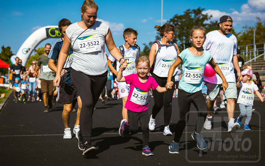 16. Hoywoj-CityLauf im Sportforum Hoyerswerda - 16.09.2023 | 555m Wohnungsgesellschaft-Familien-Flitzer-Lauf - Realisiert mit Pictrs.com