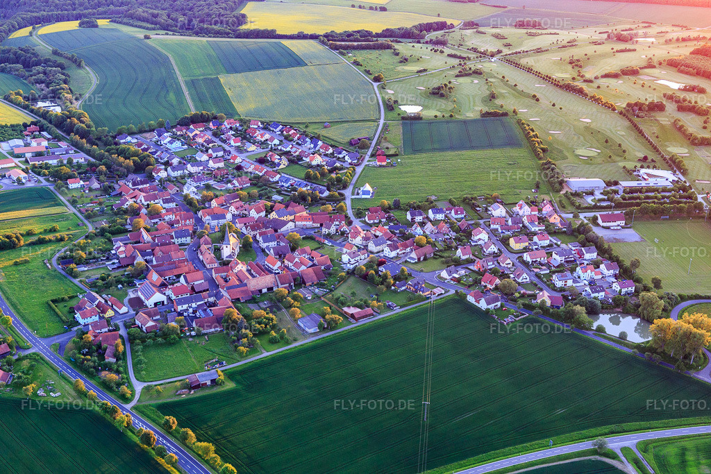 Luftbild: Ortsansicht von Nordosten im Ortsteil Löffelsterz in Schonungen im Bundesland Bayern in Deutschland. Foto: IMG_100208.jpg vom 26.05.2017 durch Werner Riehm/FLY-FOTO.de