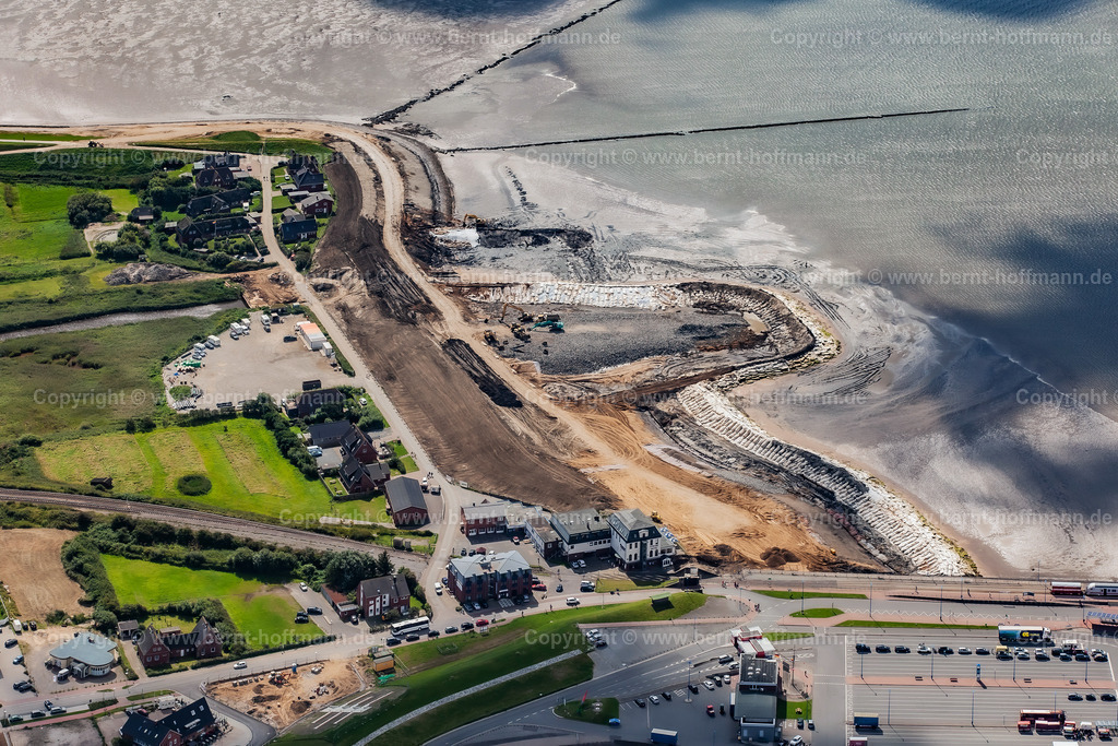 PLB_7235_Dagebuell_Deichbau | LUFTBILD. Dagebüll - Deichbaustelle. __ Großbaustelle zur Errichtung einer Schutzmaßnahme vor Sturmfluten mit Namen " Klimadeich ".  - Realisiert mit Pictrs.com