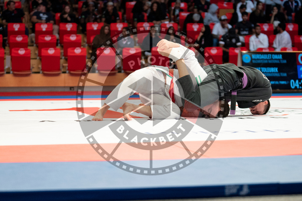 20231108PBB1732 | Fighters compete during the AJP World Professional Championship in the Mubadala Arena in Abu Dhabi, Arab United Emirates, on November 8, 2023.