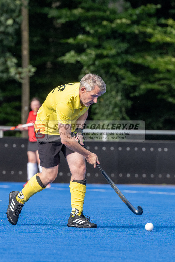 SFE_20240817_0098 | Krefeld, Deutschland, 17.08.2024:  European Cup for Recreational Hockey Players im KTHC Stadion Rot-Weiss Köln Tennis and Hockey Club am 17.08.2024 in Krefeld, Deutschland. (Foto von Stephan Fehrmann)Krefeld, Germany, 17.08.2024: European Cup for Recreational Hockey Players in KTHC Stadion Rot-Weiss Köln Tennis and Hockey Club at 17.08.2024 in Krefeld, Deutschland. (Foto from Stephan Fehrmann)
