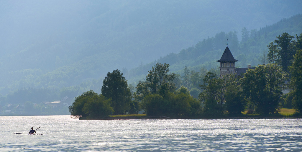 Uferlandschaft am Grundlsee | Grundlsee, Austria - June 24, 2017: Uferlandschaft am Grundlsee. - Realisiert mit Pictrs.com