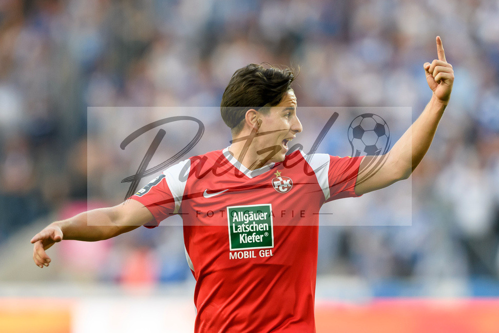 FCMFCK20210904_212 | Fussball, Herren: Nicolas Sessa (1. FC Kaiserslautern) gestikuliert beim Spiel der 3. Liga zwischen 1. FC Magdeburg und 1. FC Kaiserslautern in der MDCC-Arena am 04.09.2021 in Magdeburg, Deutschland.DFB / DFL REGULATIONS PROHIBIT ANY USE OF PHOTOGRAPHS AS IMAGE SEQUENCES AND/OR QUASI-VIDEO. - Realisiert mit Pictrs.com