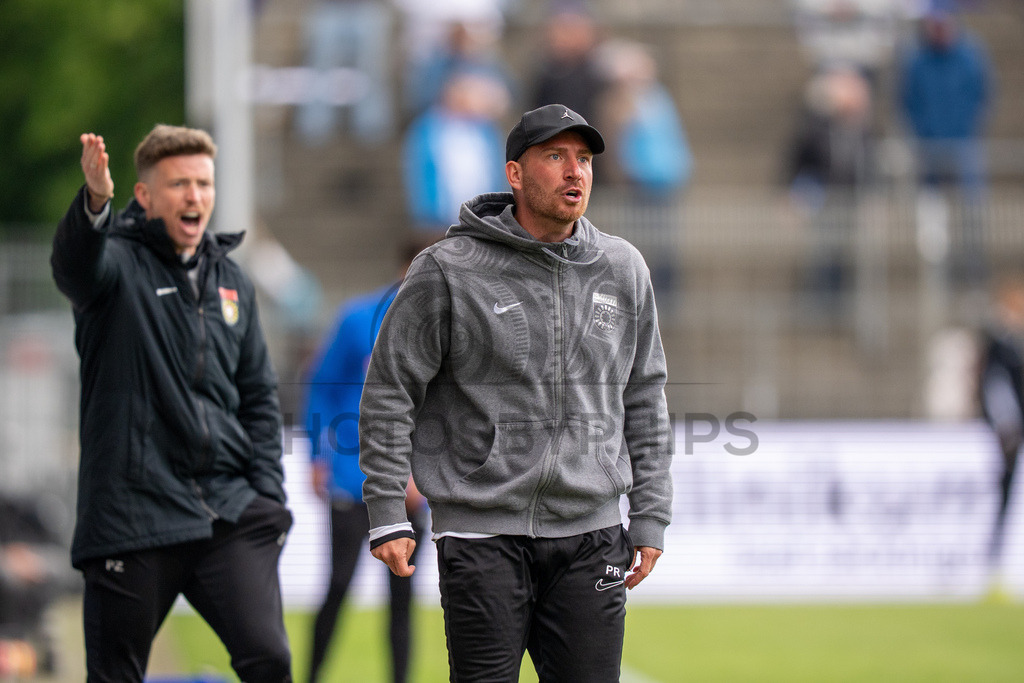 Stuttgarter Kickers vs. SG Sonnenhof Großaspach, Fussball, Regionalliga Suedwest, 34. Spieltag, 16.05.2026 | Pascal Reinhardt (Trainer SG Sonnenhof Großaspach) wütend/wuetend,Stuttgarter Kickers vs. SG Sonnenhof Großaspach, Fussball, Regionalliga Suedwest, 34. Spieltag, 16.05.2026