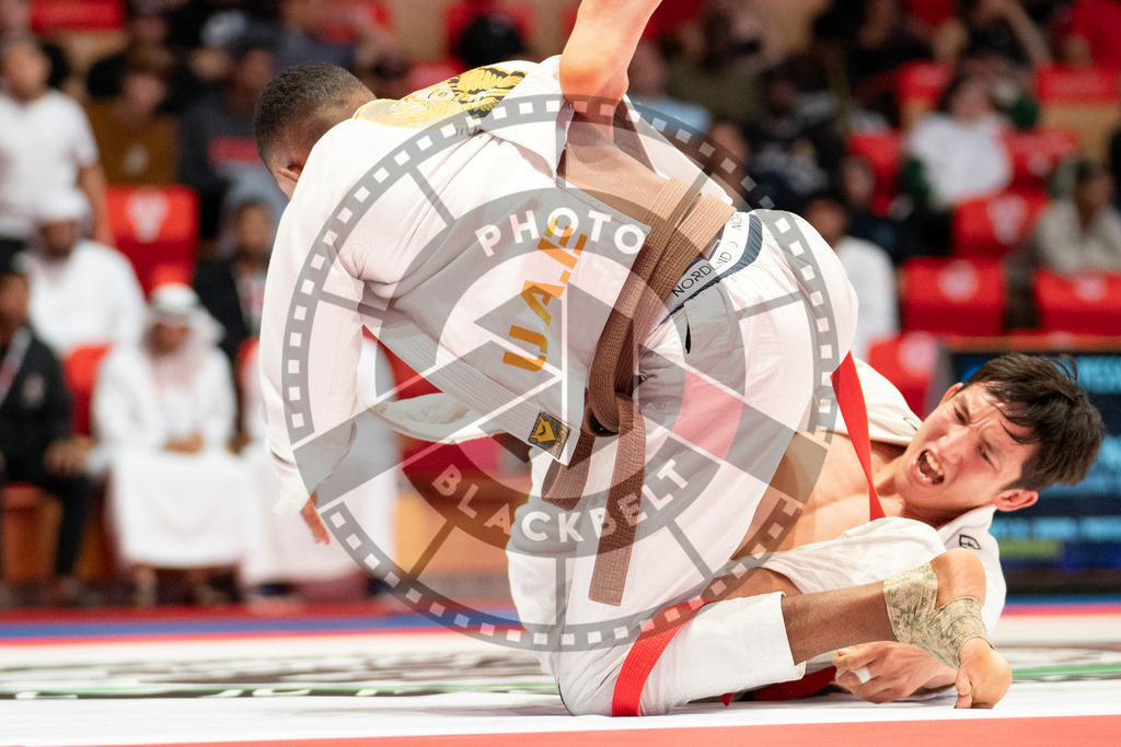 20231109PBB5553 | Fighters compete during the AJP World Professional Championship in the Mubadala Arena in Abu Dhabi, Arab United Emirates, on November 9, 2023.