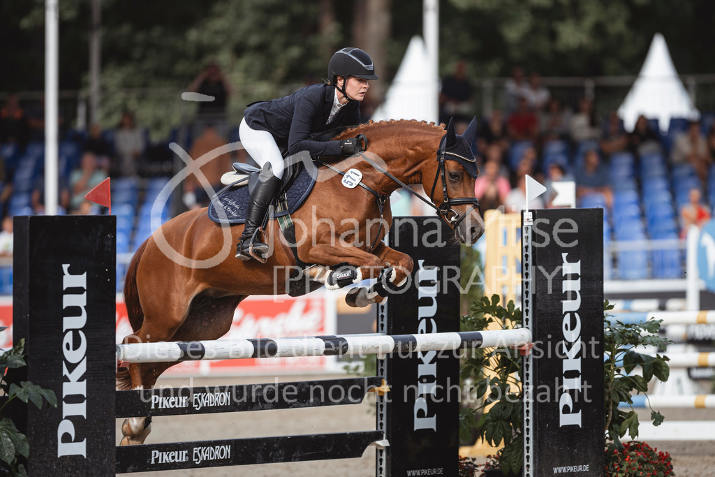 240906_BuCha_Pony-L-6j-227 | Deine schönsten Turniermomente als professionelle Fotos! Entdecke hochwertige Pferdesport-Fotografie im Online-Shop. Jetzt Fotos finden & bestellen!