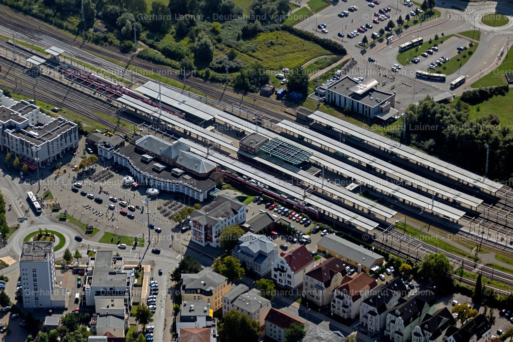 4062065 | ROSTOCK 08.09.2021 Gleisverlauf und Gebäude des Hauptbahnhofes der Deutschen Bahn in Rostock im Bundesland , Deutschland. Weiterführende Informationen bei: DB Netz AG,  DB Station &amp; Service AG,  Deutsche Bahn AG. // track progress and building of the main station of the railway in Rostock in the state , Germany. Further information at: DB Netz AG,  DB Station &amp; Service AG,  Deutsche Bahn AG. Foto: Gerhard Launer