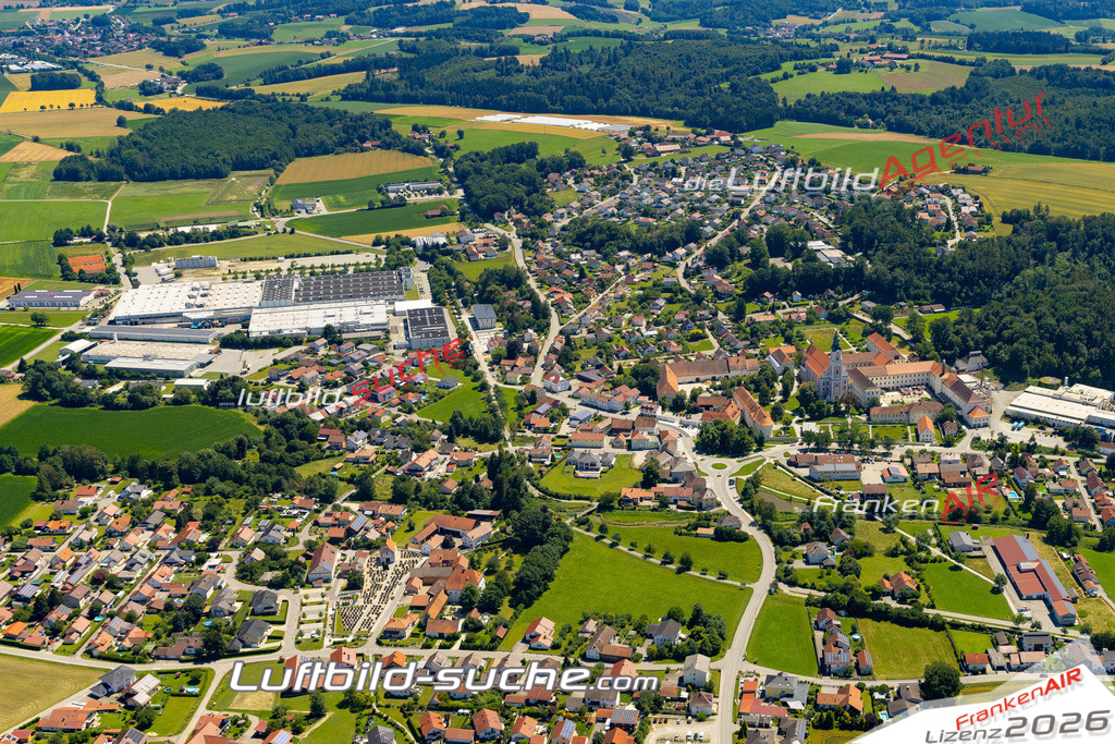 Aktuelles Luftbild von  Aldersbach - Die Luftaufnahme wurde 2022 mittels UL-Flugzeug erstellt ( keine Drohne ) - hochauflösende Kamera-Systeme von  Canon -Beste Qualität - Für grossformatige Ausdrucke geeignet. Die Geschenkidee !