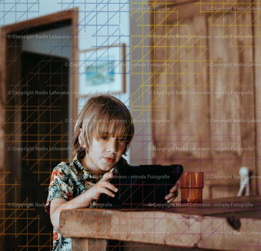 2-01-1025-986 | „Willkommen bei mirada Fotografie – Ihr Shop für professionelle Kindergarten- und Grundschulfotografie. Unvergessliche Erinnerungen für Kinder & Eltern. Jetzt entdecken!" - Realisiert mit Pictrs.com