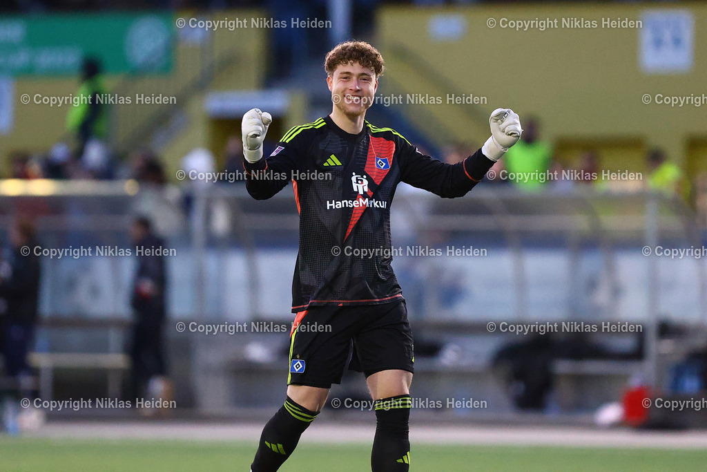 NH_HamburgerSVU21_VfBLübeck _RegionalligaNord_02042025 | #1 Hannes Steffen Hermann (Hamburger SV U21) bejubelt das 2:0.Fußball I Herren I Regionalliga Nord I Saison 2024-2025 I 28. Spieltag I Hamburger SV U21 - VfB Lübeck I 02.04.2025 I Stadion Hoheluft