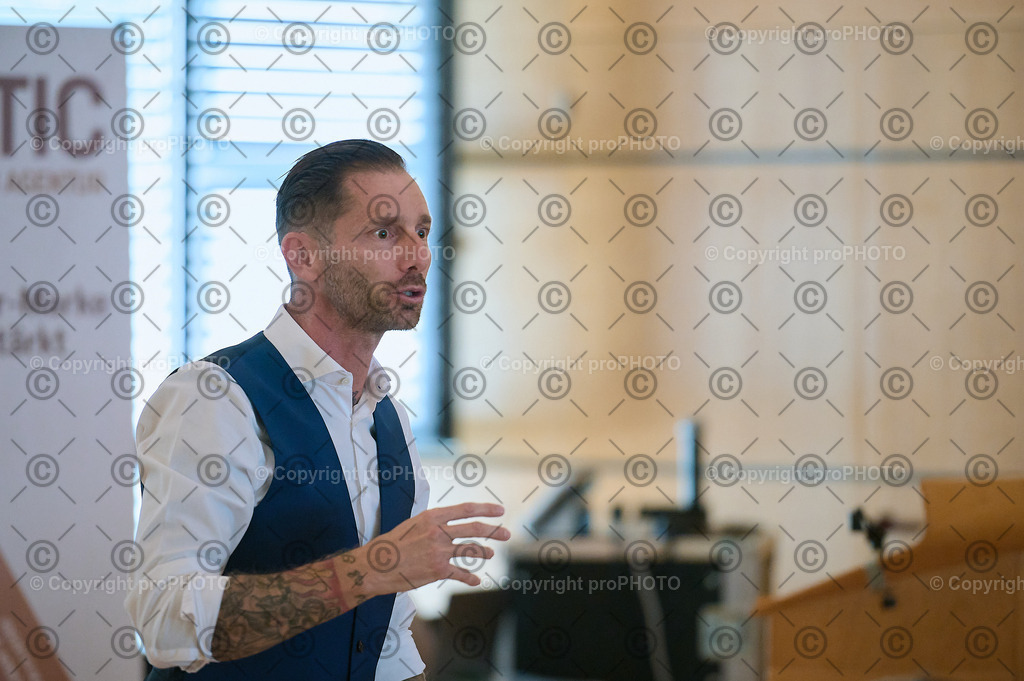 080_202509_EmployerBranding_NZ6_9841 | proPHOTO - Realisiert mit Pictrs.com