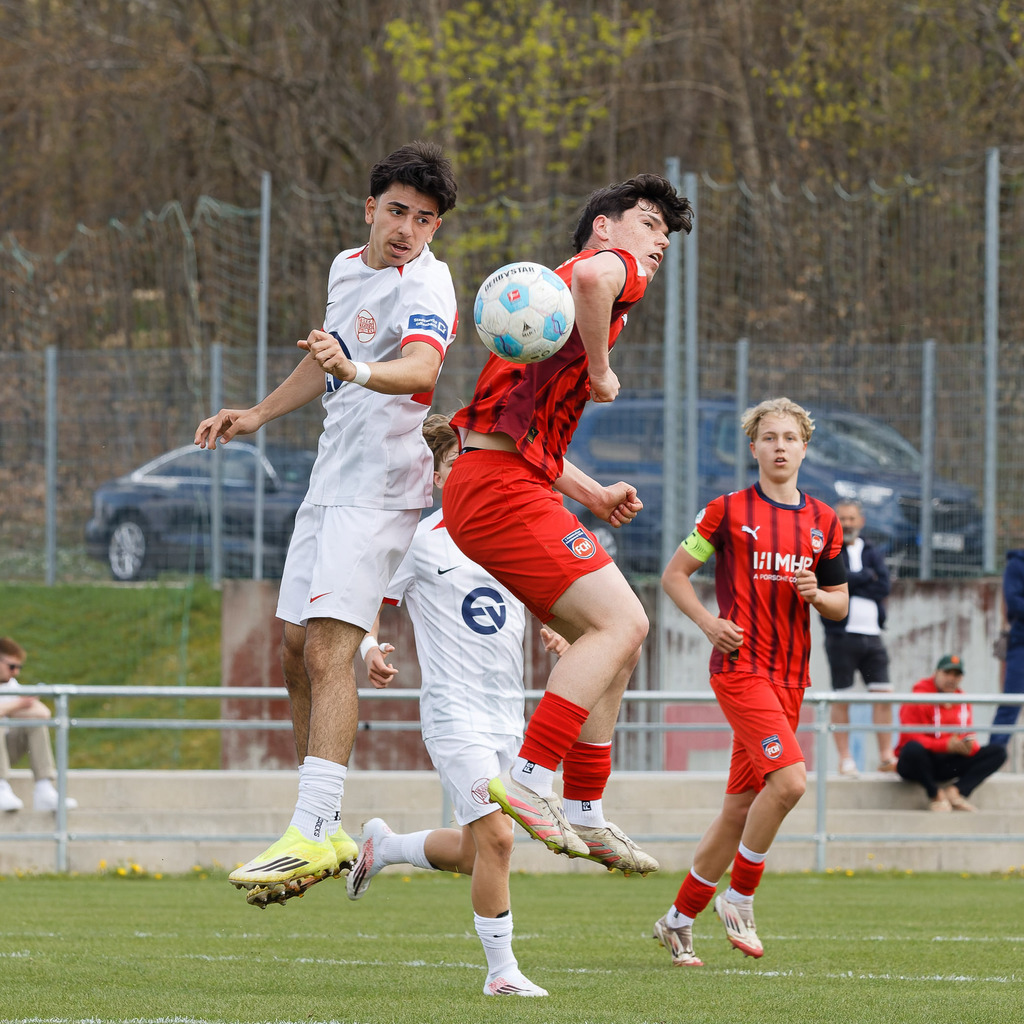 FCHOFK_260418_6-108 | 1.FC Heidenheim 1846 vs. Offenbacher Kickers, Fußball, U17, B-Junioren, NWL, U17-DFB-Nachwusliga, 2025/2026, 10. Spieltag, 18.04.2026 in Heidenheim, Walter-Birkhold-Jugendstadion (Foto: Michael Bulling) - Realisiert mit Pictrs.com