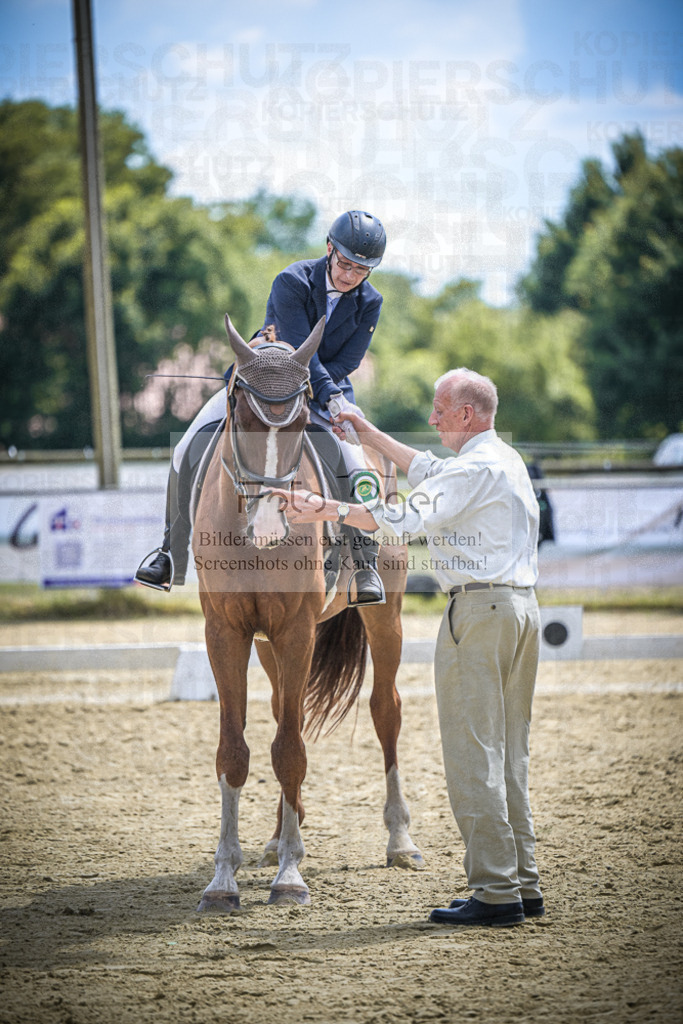 DOS_5626 | Entdecke hochwertige Reitturnierfotos von Foto Oger. Professionell, emotional und authentisch – jetzt Lieblingsmomente im Shop bestellen.Deutschlandweite Turnierfotografie. - Realisiert mit Pictrs.com
