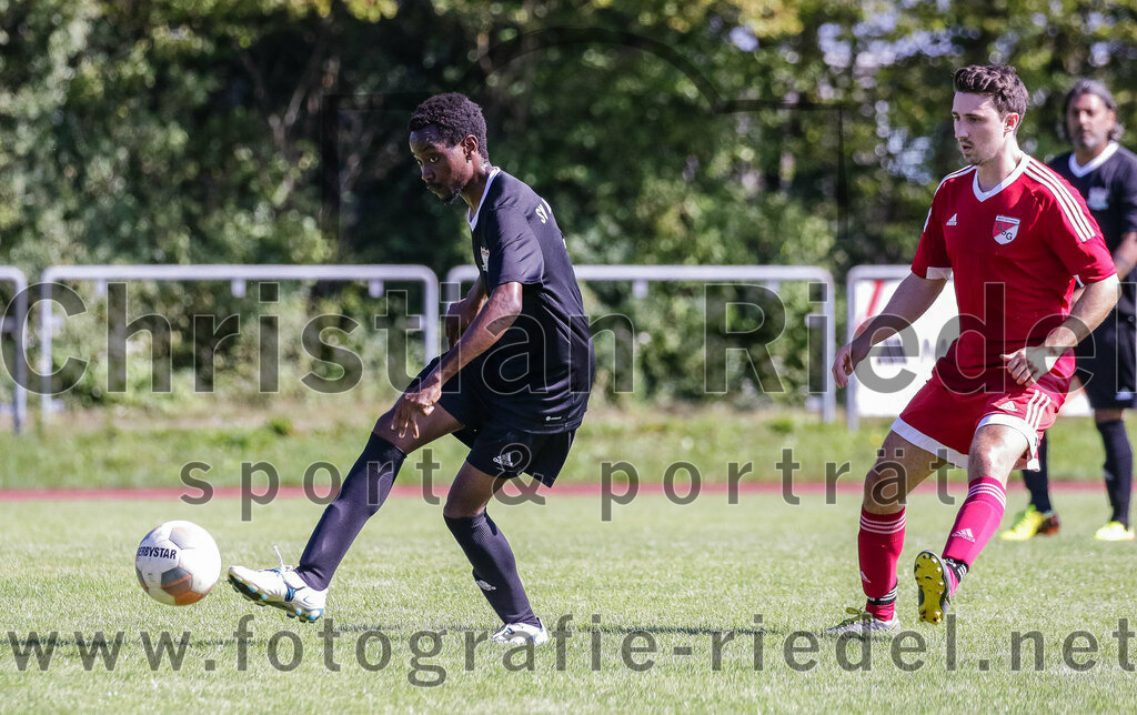 2023-09-02_053_SG_Markt_Schwaben_II_gegen_SV_Internationale_Taufkirchen_II | Markt Schwaben, Deutschland, 02.09.2023:
Fußball, C-Klasse 2023 / 2024, 3. Spieltag, (SG) Markt Schwaben II gegen SV Internationale Taufkirchen II, Endergebnis: 6:2

Cheick Fofana (SV Internationale Taufkirchen, #8), Lukas Aschenbrenner (SG Markt Schwaben, #10)

Foto: Christian Riedel / fotografie-riedel.net