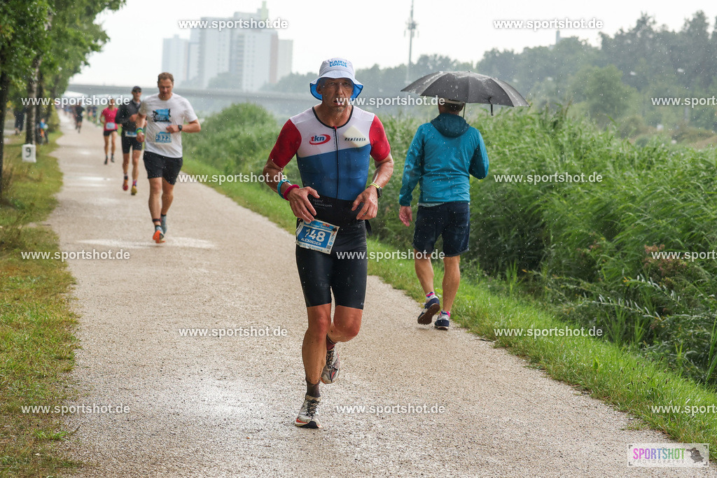 LUR_1398 | 34. M-net Erlanger Triathlon 2025 #erlangertriathlon  #mnettriathlon2025 #mnettriathlon #team #olympischedistanz #mitteldistanz #triathlon #maindonaukanal  #erlangertriathlon2025 #yourpictrs #tv1848 #tv1848erlangen  #triathlonbayern #sportinerlangen #demsportverbunden #sportshot_your_pictrs Copyright: www.sportshot.de