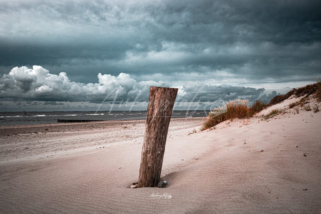 Pfahl am Strand | ankerplatz-schleswig-holstein - Realisiert mit Pictrs.com