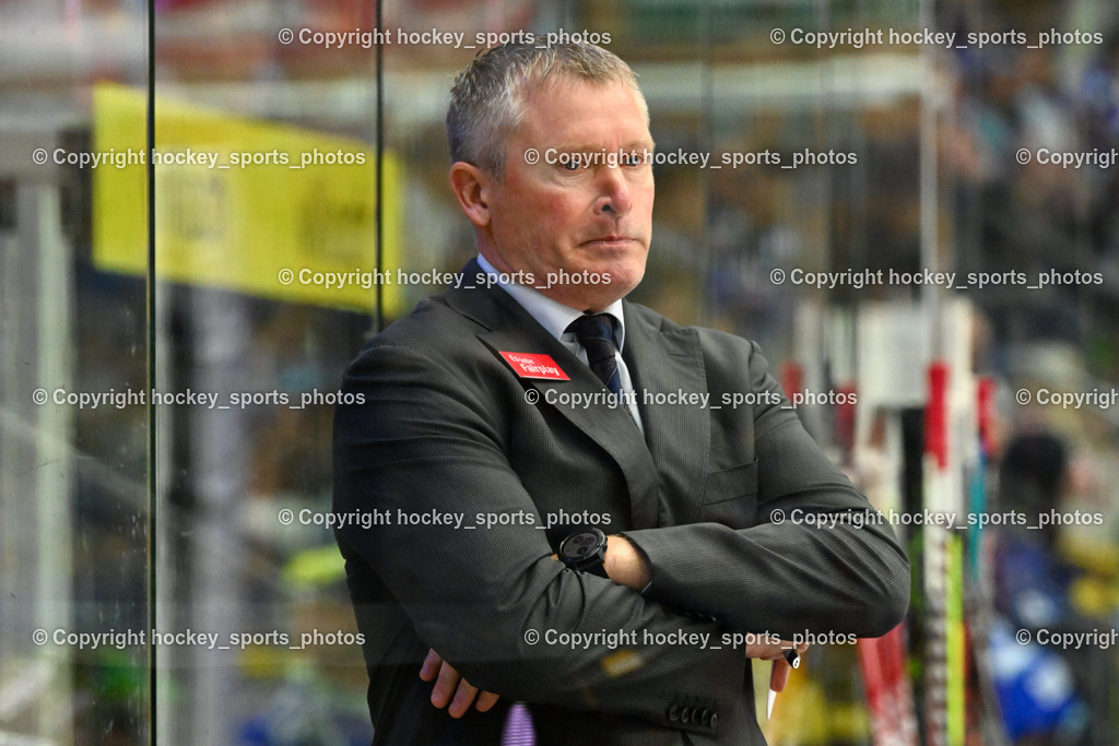 EC IDM Wärmepumpen VSV vs. HC Bozen 19.9.2023 | Headcoach HC Bozen SUNDBLAD NIKLAS, win2day icehockeyleague, EC IDM Wärmepumpen - HC Bozen  am 19.09.2023 in Villach (Stadhalle Villach), Austria, (Photo by Bernd Stefan)