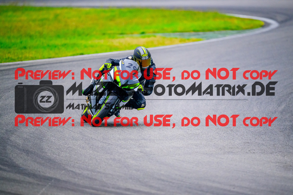 MaZZes_FotoMatrix_240614_6007705_2-28 | GELB