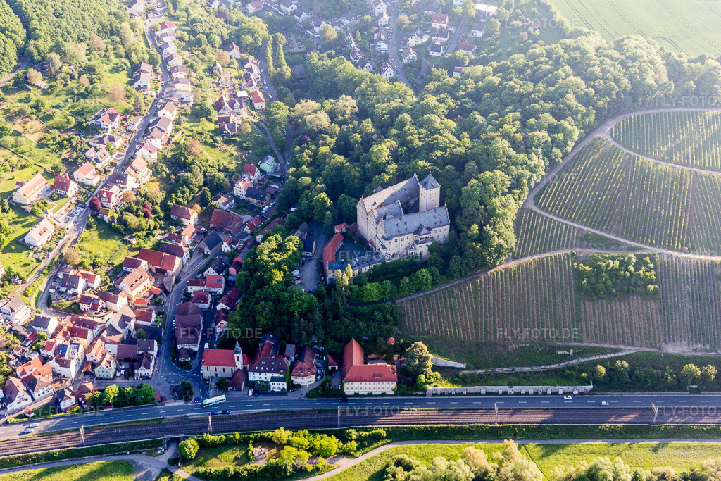 Luftbild: Schloss Mainberg im Ortsteil Mainberg in Schonungen im Bundesland Bayern in Deutschland. Foto: IMG_099995.jpg vom 26.05.2017 durch Werner Riehm/FLY-FOTO.de