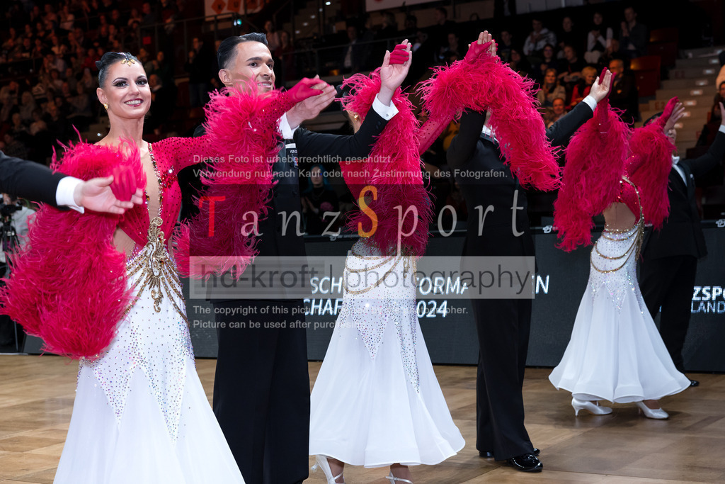 20241109_DM-Formationen_7617 | Tanzsportbilder, Standardtanz, Lateintanz, WDSF, DTV, LTVB, dancecomp, goc, hessen tanzt, blaues band der spree, walzer, tango, wiener walzer, slowfox, quickstepp, samba, rumba, cha-cha-cha, paso doble. jive, hd-kroft photography, turniertanzsport