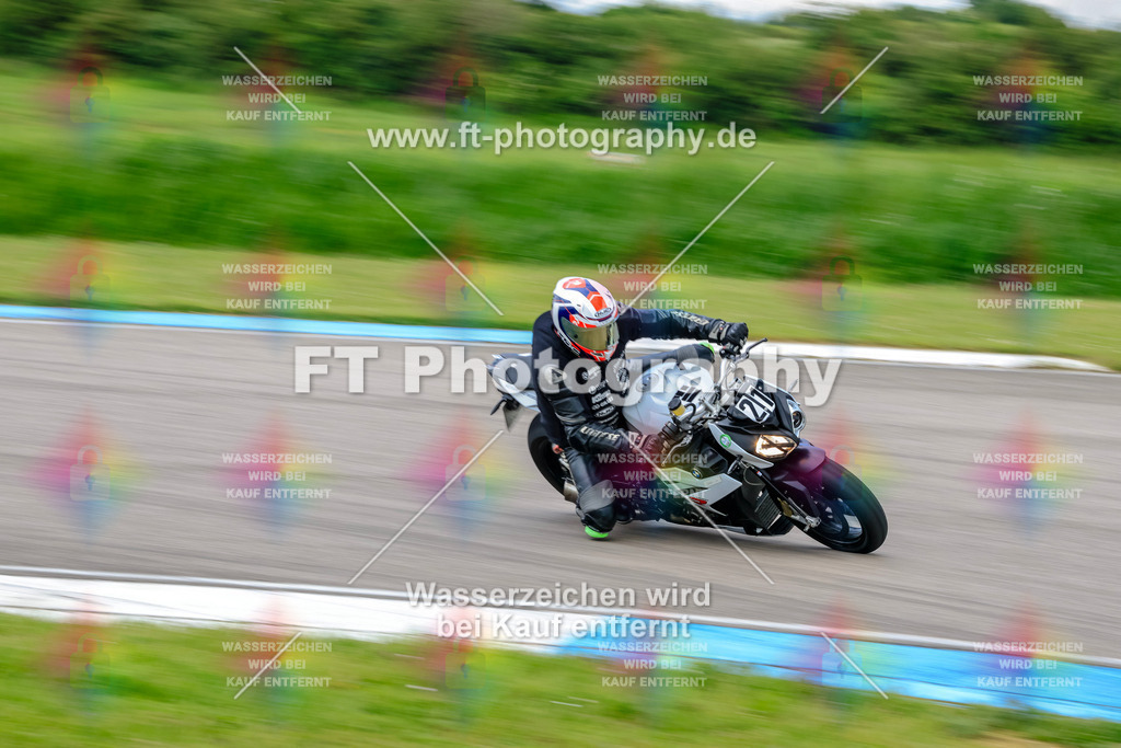 MotoTeam-9563 | Hier findet Ihr Bilder von Touristenfahrten auf der Nürburgring Nordschleife oder von anderen Veranstaltungen die ich besucht habe. Viel Spass beim Durch Schauen 