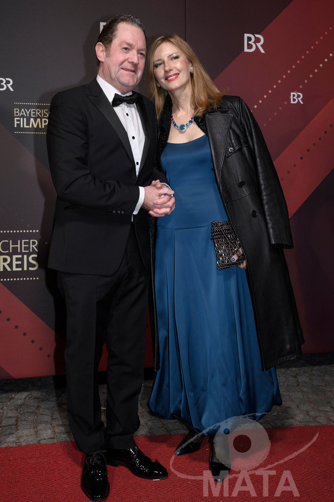 _DWI4968-Bearbeitet | Jürgen Tonkel und Inna Küster bei der Verleihung des 47. Bayerischen Filmpreises 2026  im Prinzregententheater. München, Deutschland. Der Bayerische Filmpreis wird seit 1979 von der Bayerischen Staatsregierung verliehen, um die Bedeutung des Kinofilms als Kulturgut herauszustellen - Realisiert mit Pictrs.com