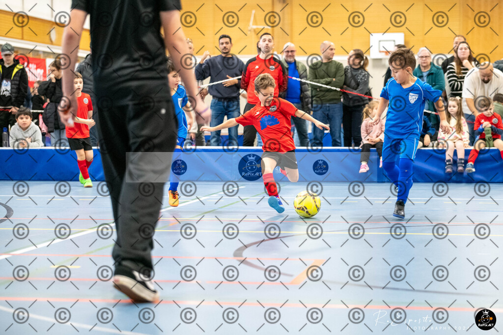 20241124_FCR-Hallenturnier-G_1_092 | Sport und Naturfotografie von Roberto Esposito zeigt echte Momente Bewegung und die Schönheit der Natur. Ausdrucksstarke Bilder schaffen Emotionen.