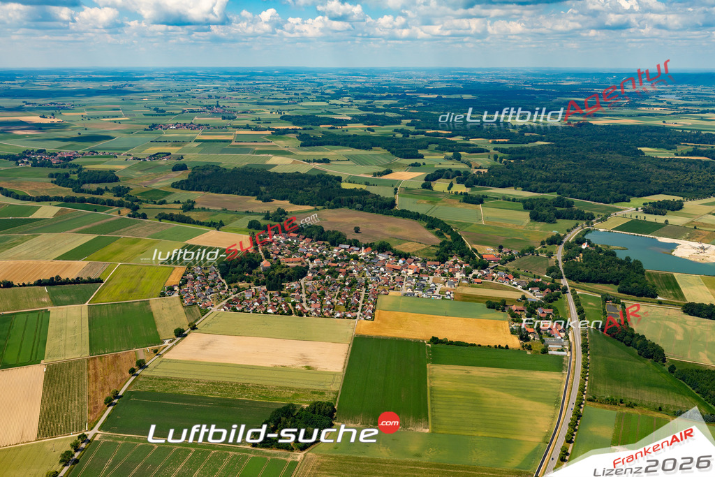 Das Luftbild zeigt : Schönach Mötzing - Die Luftaufnahme wurde 2023 vom UL-Flugzeug aus erstellt ( keine Drohne ) - Hochauflösende Luftaufnahme - Für grossformatige Ausdrucke geeignet. Die Geschenkidee !Mit Lizenz und Bildrechte bestellbar