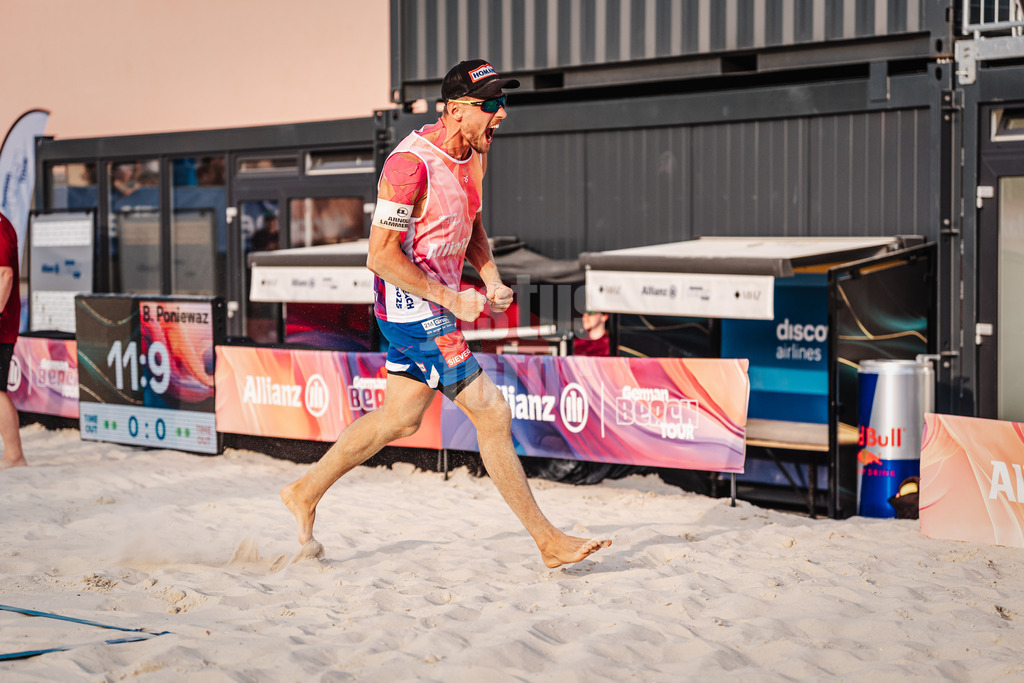 Beachvolleyball | Männer | Allianz German Beach Tour 2025 | Tourstop Bremen | 14.06.2025 | Bennet Poniewaz jubelt