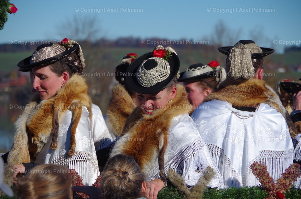 IMGP7765 | fotografiert von Axel PollmannLeonhardi Wallfahrt Benediktbeuern und Murnau, Fronleichnam, Fasching, Landschaft im Loisachtal und Benediktbeuern  - Realisiert mit Pictrs.com